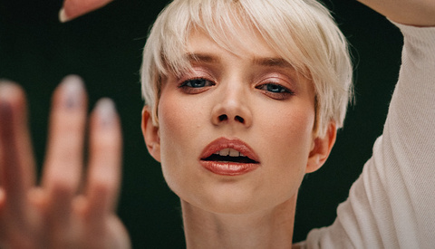 Why the Canon EOS R10 is a Great Choice for Beginners and Pros