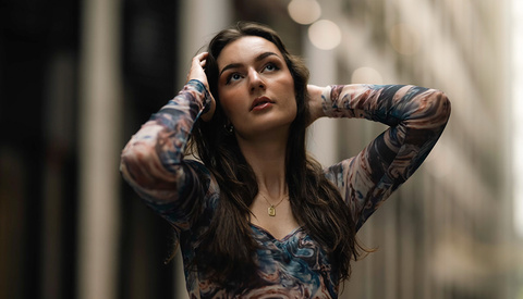 Why Pros Use 85mm Lenses for Portrait Photos